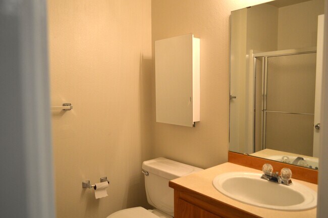 Primary Ensuite Bath - 1950 NE Derek Dr