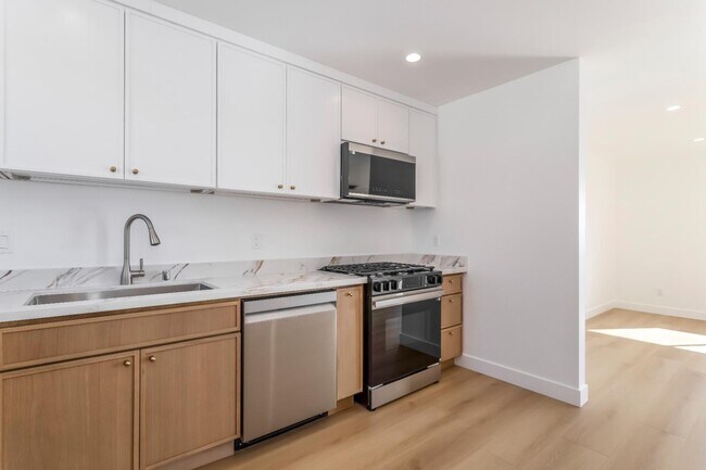 Building Photo - 713 New Depot St