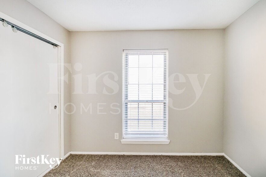 Building Photo - 9806 Charmont Rd