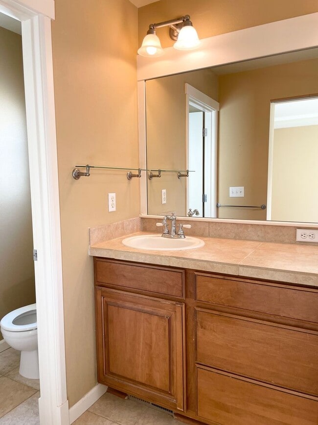 Building Photo - Beautiful 3 Bed 2.5 Bath Home in Redmond