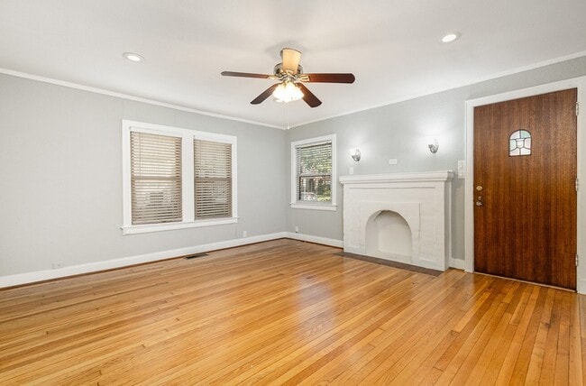 Building Photo - 5924 La Vista Dr