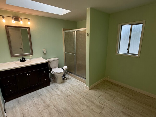 Building Photo - 900 Ferndale Cir NE