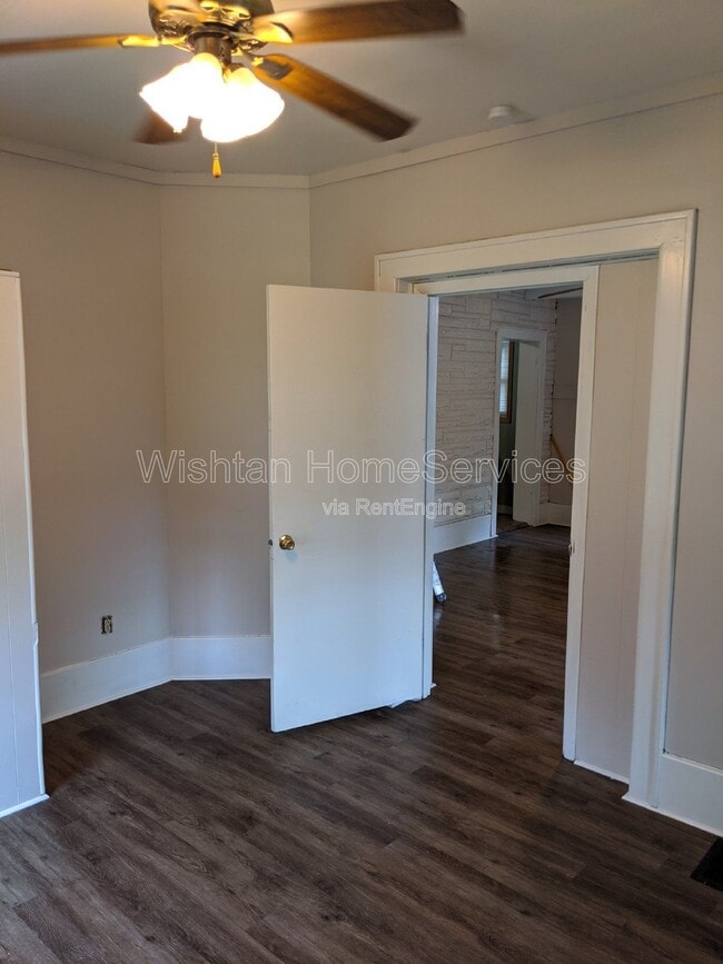 Building Photo - 405 W Murray St