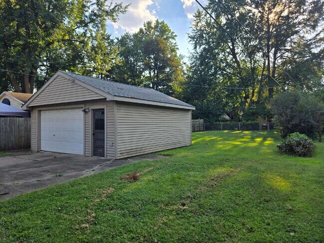Building Photo - Room to Roam — Updated 2 Bed with Huge Yard & 2-Car Garage