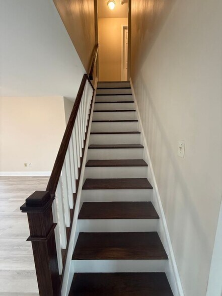 Building Photo - 525 Lee Rd