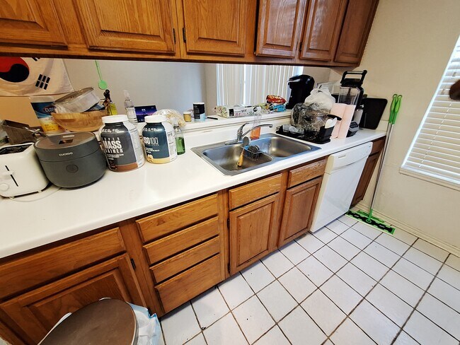 Building Photo - 2409 Leon St