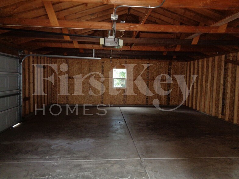 Building Photo - 724 Gates St