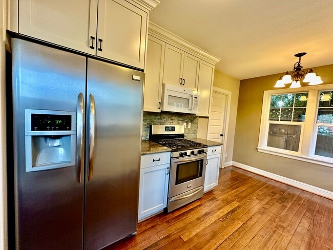Building Photo - Remodeled Piedmont 3 Bedroom Home with Har...