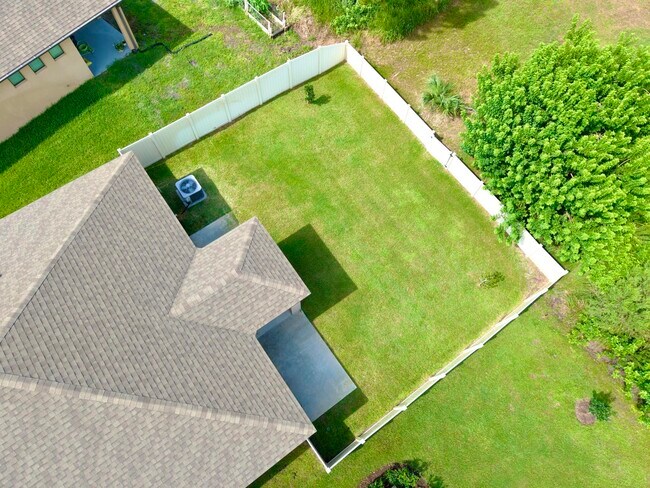 Building Photo - 927 Remington Green Dr SE