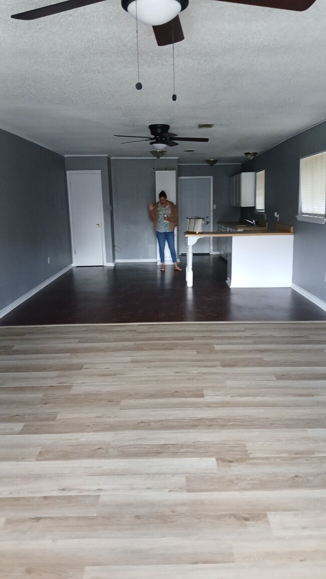 Building Photo - 23 Parkland Cir