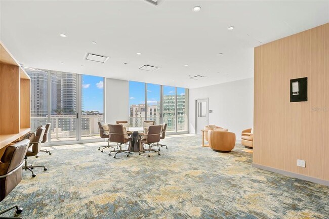 Building Photo - 400 Central Ave