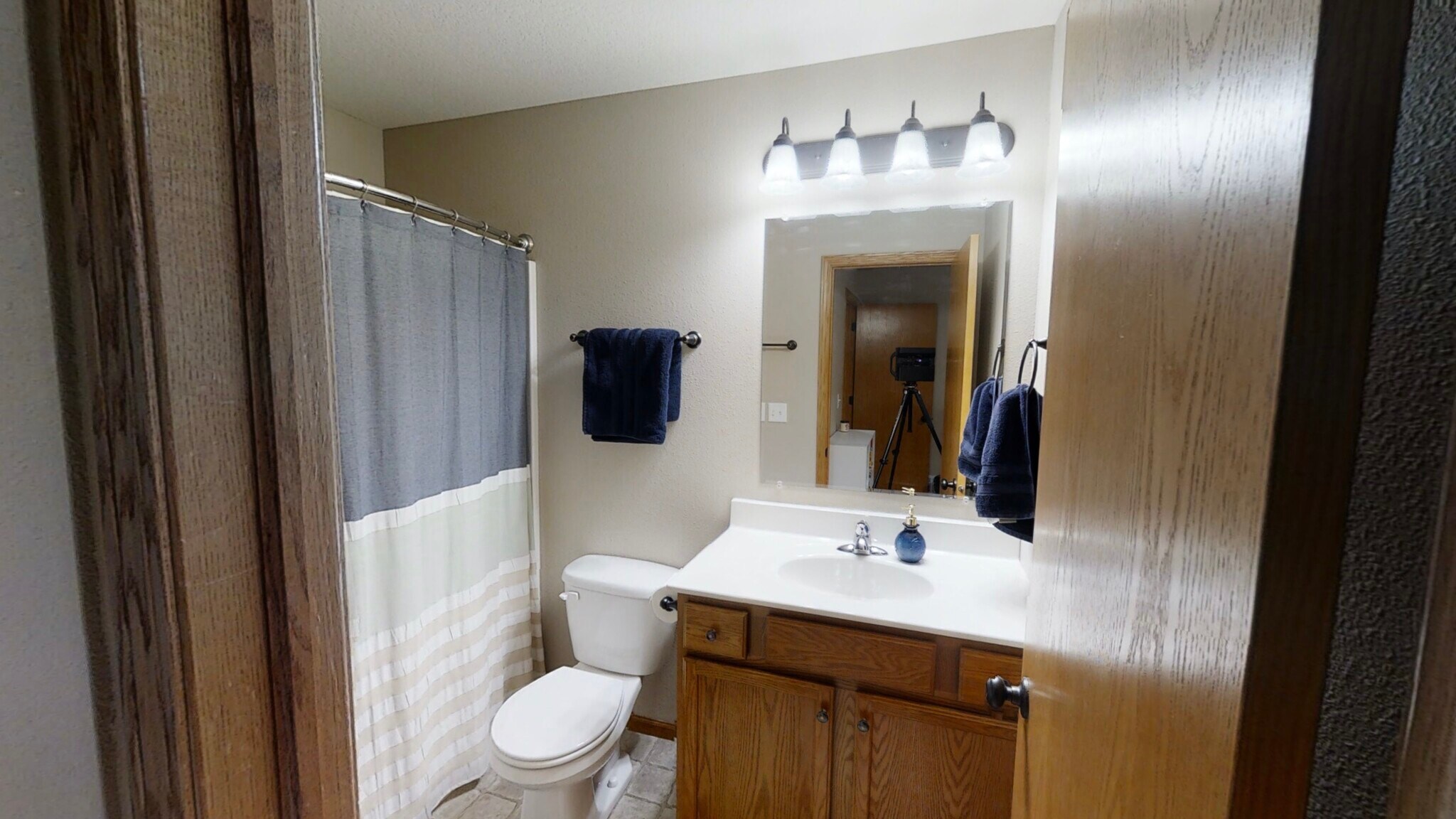 Rear Bedroom full bath - 4902 Algonquin Dr