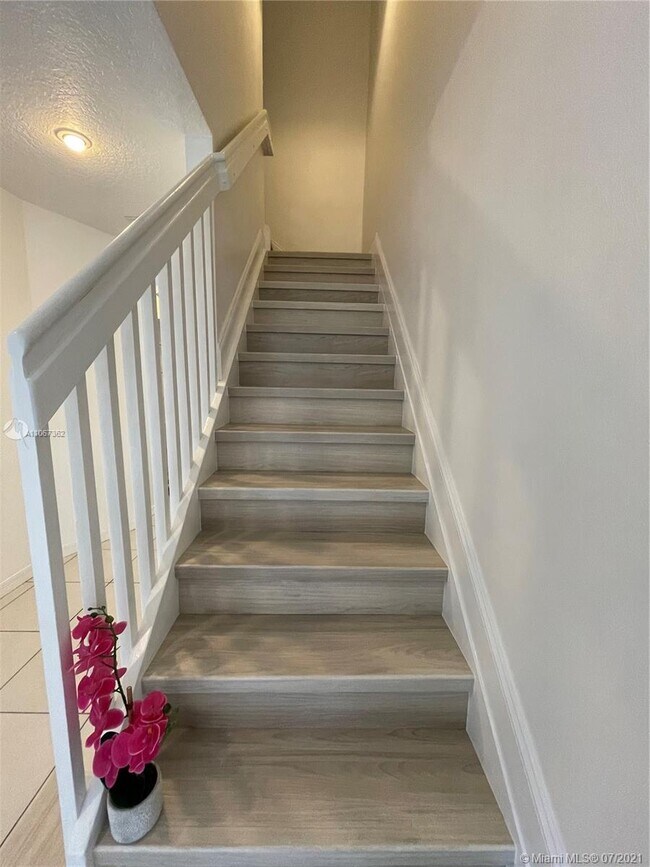 Building Photo - 4961 Leeward Ln