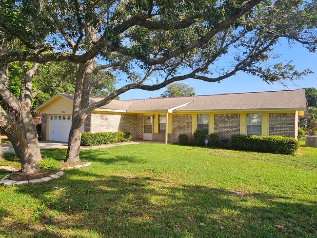 Building Photo - 7854 Pleasant Oaks Ave