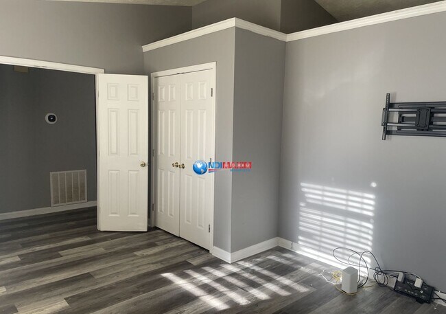 Building Photo - Spacious 4 bedrooms split-level house in Lithonia