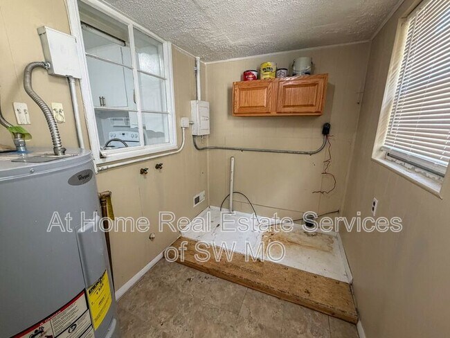 Building Photo - 648 S Fairway Ave