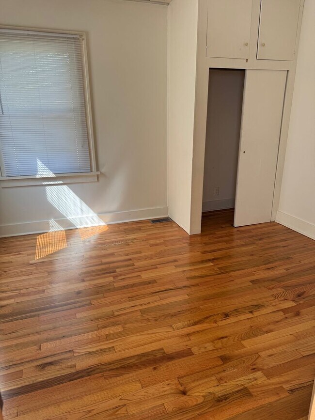 Building Photo - Cozy 2 Bedroom Home – Lawn Care & Snow Removal Included!