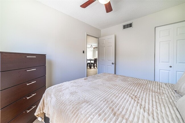 Building Photo - 701 Lori Dr