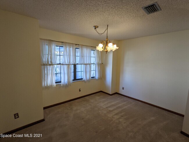 Building Photo - 4205 Grovewood Ln