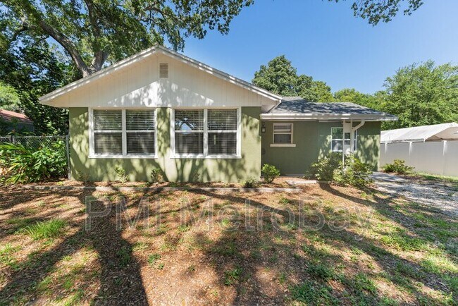 Building Photo - 4939 Woodland Dr