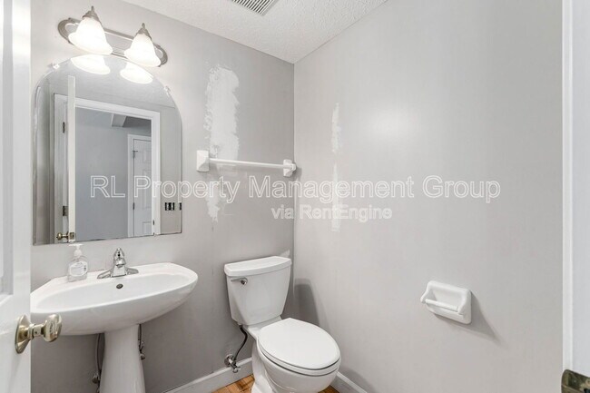 Building Photo - 5551 Ainsley Dr