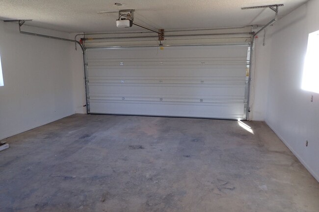 Building Photo - NEW A/C, Freshly Painted Inside and Outsid...