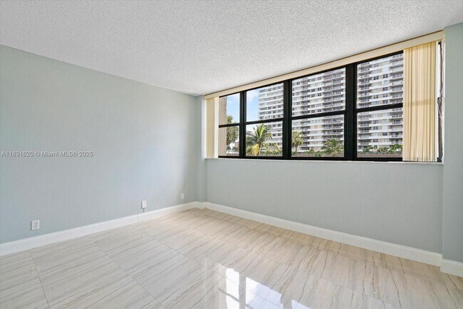 Building Photo - 2049 S Ocean Dr