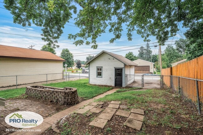 Building Photo - Recently Remodeled 2 Bedroom Home