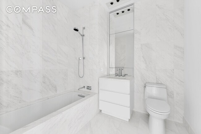 Building Photo - 111 Murray St