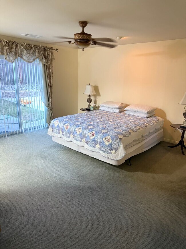 Building Photo - Beautifully Maintained 3-Bedroom Plus Offi...