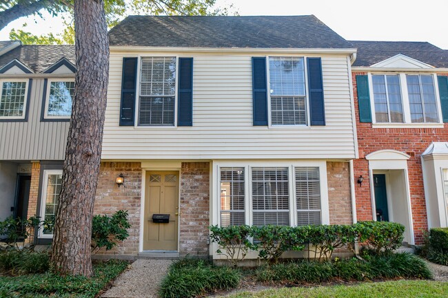 Building Photo - 13282 Trail Hollow Dr