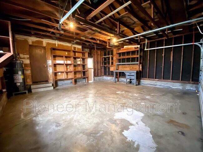 Building Photo - 208 Hawthorne St