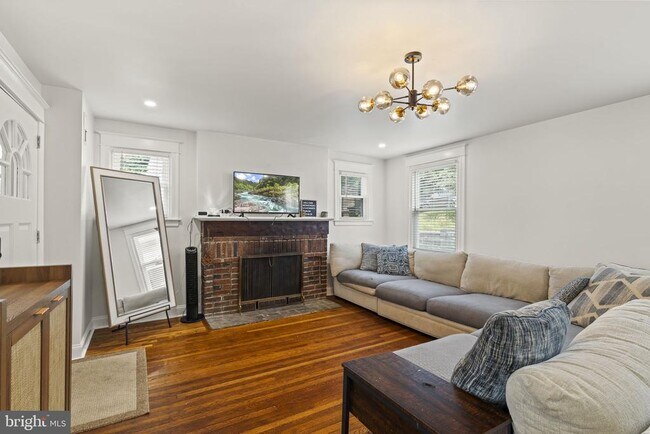 Building Photo - 33 Rosedale Rd