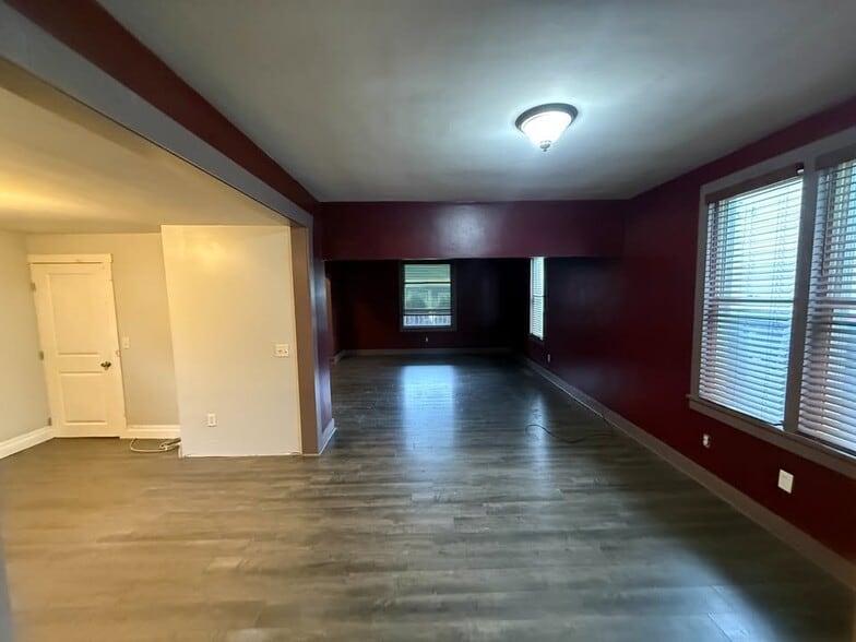 Building Photo - 411 Knarr St