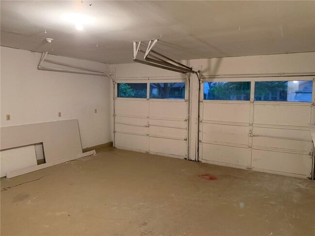 Building Photo - 1707 Honeysuckle Ln