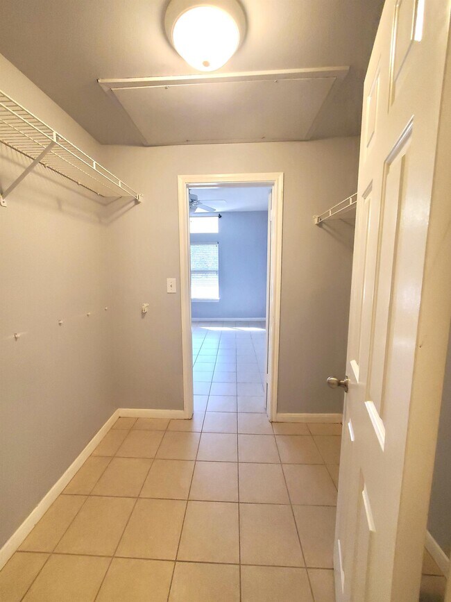 Building Photo - 2209 Hancock Dr