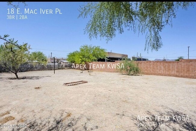 Building Photo - 18 E Mac Iver Pl