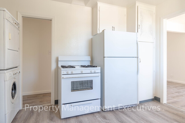 Building Photo - 3 Bedroom, 1 Bath House near Mission Bay &...