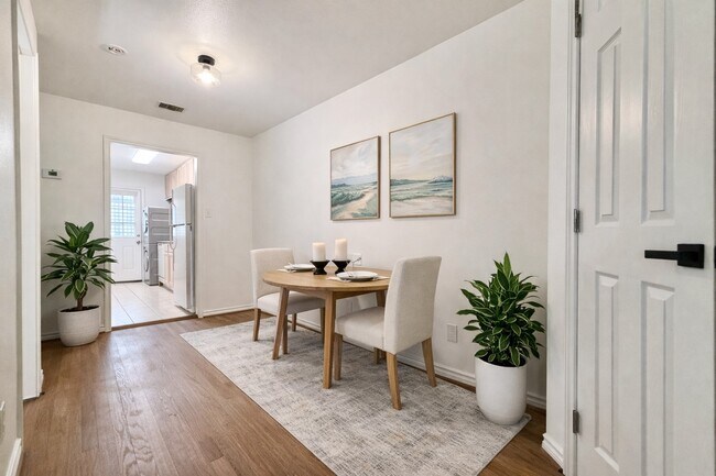 Building Photo - 2126 Banks St