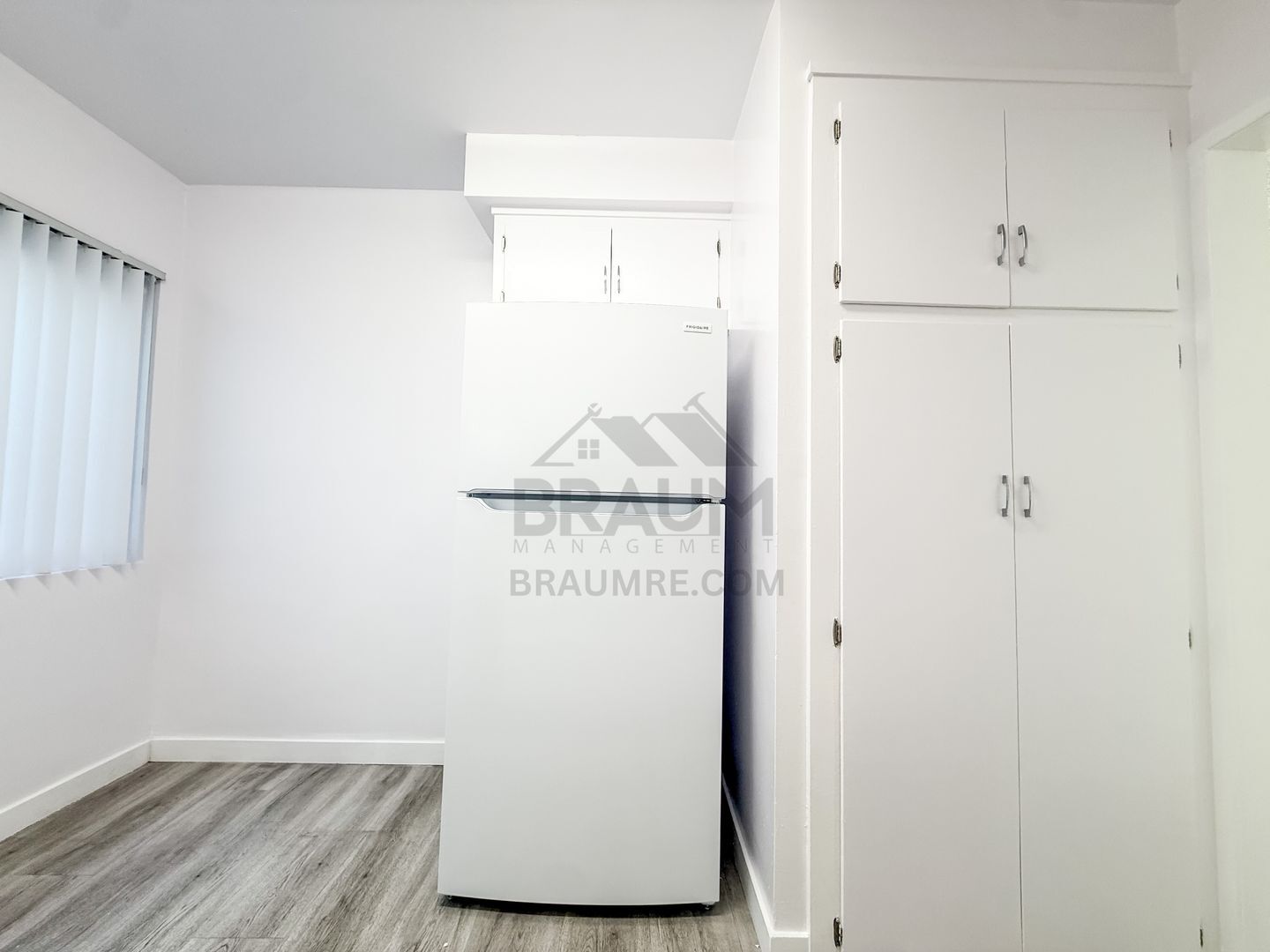 Building Photo - 5433 Sepulveda Blvd