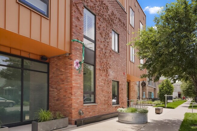 Building Photo - Beautifully Furnished Studio Condo in the Heart of Denver