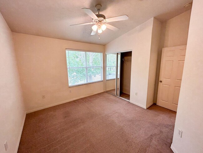 Building Photo - Victoria Station #134