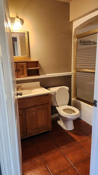 Building Photo - 1815 N 6th Ave