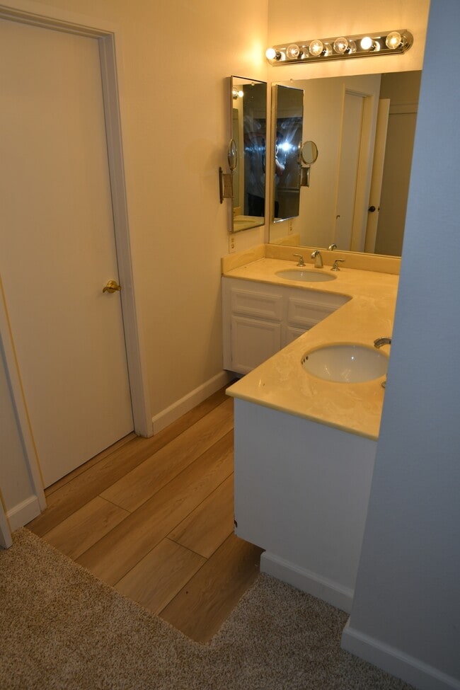 Building Photo - 10336 Ridgewater Ln