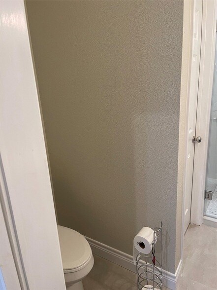 Building Photo - 11931 Lakeview Manor Dr