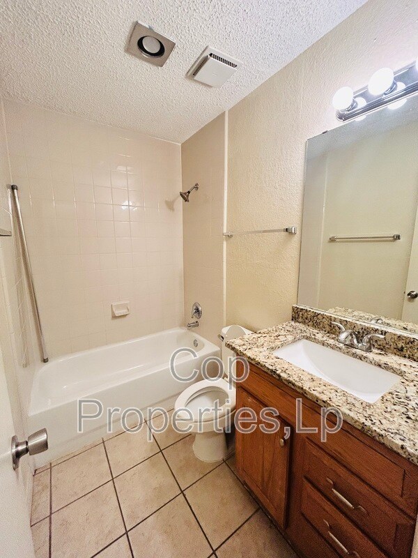 Building Photo - 14810 Ridge Hill Dr