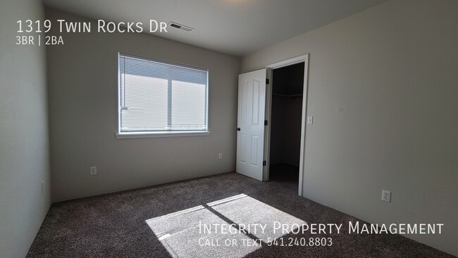 Building Photo - 1319 Twin Rocks Dr