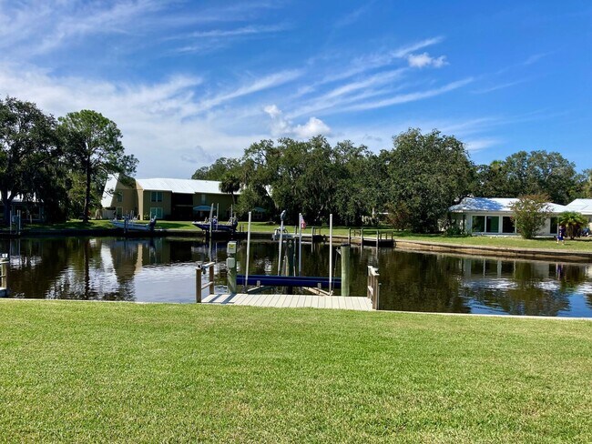 Building Photo - Completely remodeled waterfront condo!