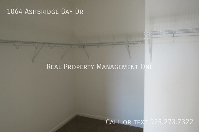 Building Photo - 1064 Ashbridge Bay Dr