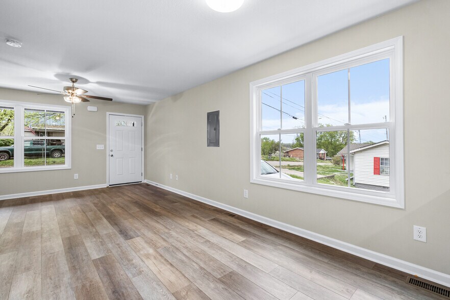 Building Photo - 104 Duncan St